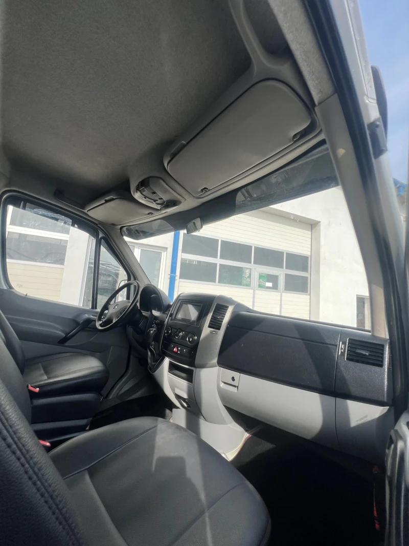 Mercedes-Benz Sprinter 318 5-места / 3000 куб.см / 180 к.с, снимка 12 - Бусове и автобуси - 52134373