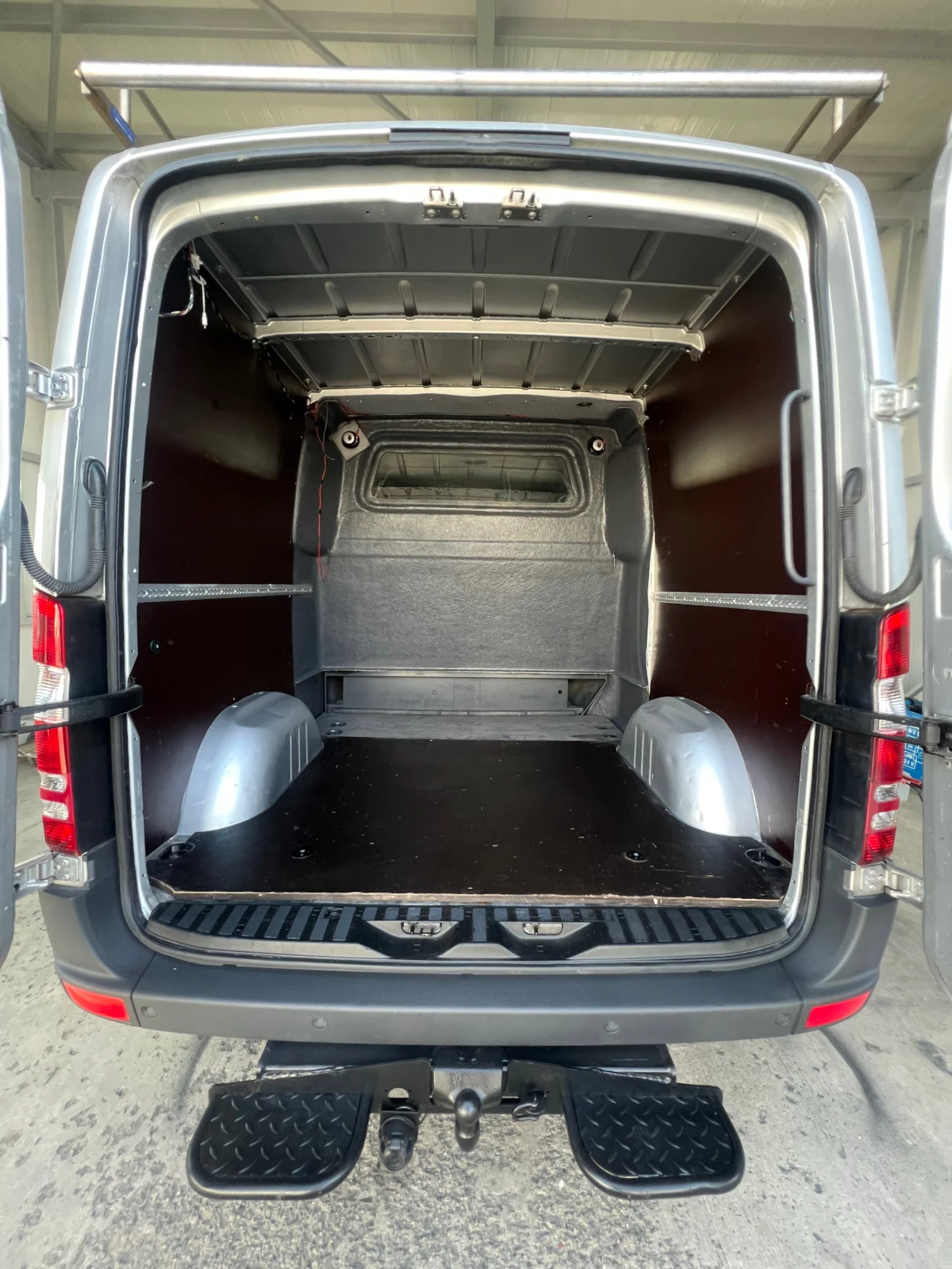 Mercedes-Benz Sprinter 318 5-места / 3000 куб.см / 180 к.с - изображение 9