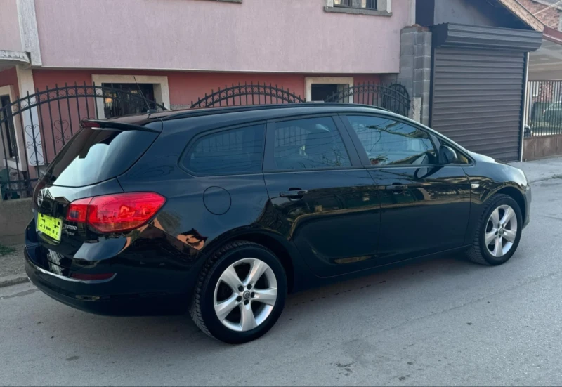 Opel Astra, снимка 2 - Автомобили и джипове - 49216351