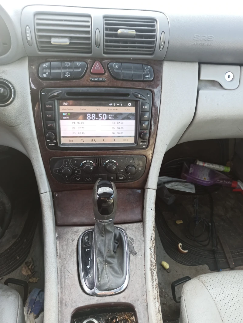 Mercedes-Benz C 220, снимка 5 - Автомобили и джипове - 52956174