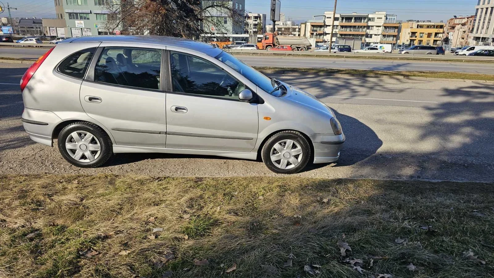 Nissan Almera tino  - изображение 4