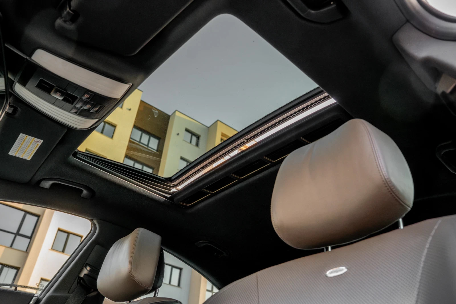 Mercedes-Benz CLS 350 DESIGNO-ПРУЖИНИ-KEYLESS-ОБДУХ-ПОДГРЕВ-КАМЕРА-FULL - изображение 6