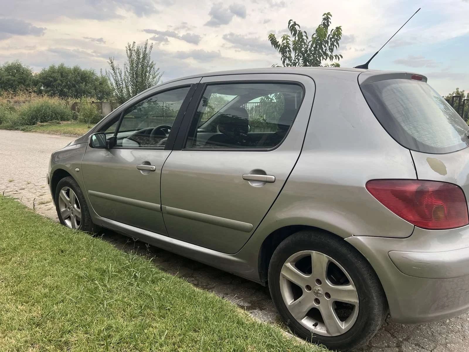 Peugeot 307 2.0 HDI - изображение 4