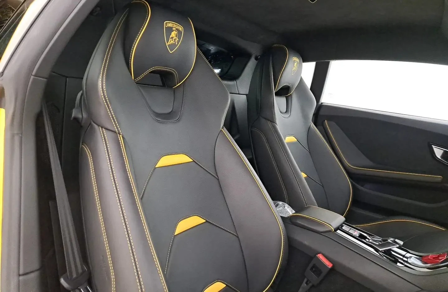 Lamborghini Huracan  EVO 5.2 V10 AWD  - изображение 6