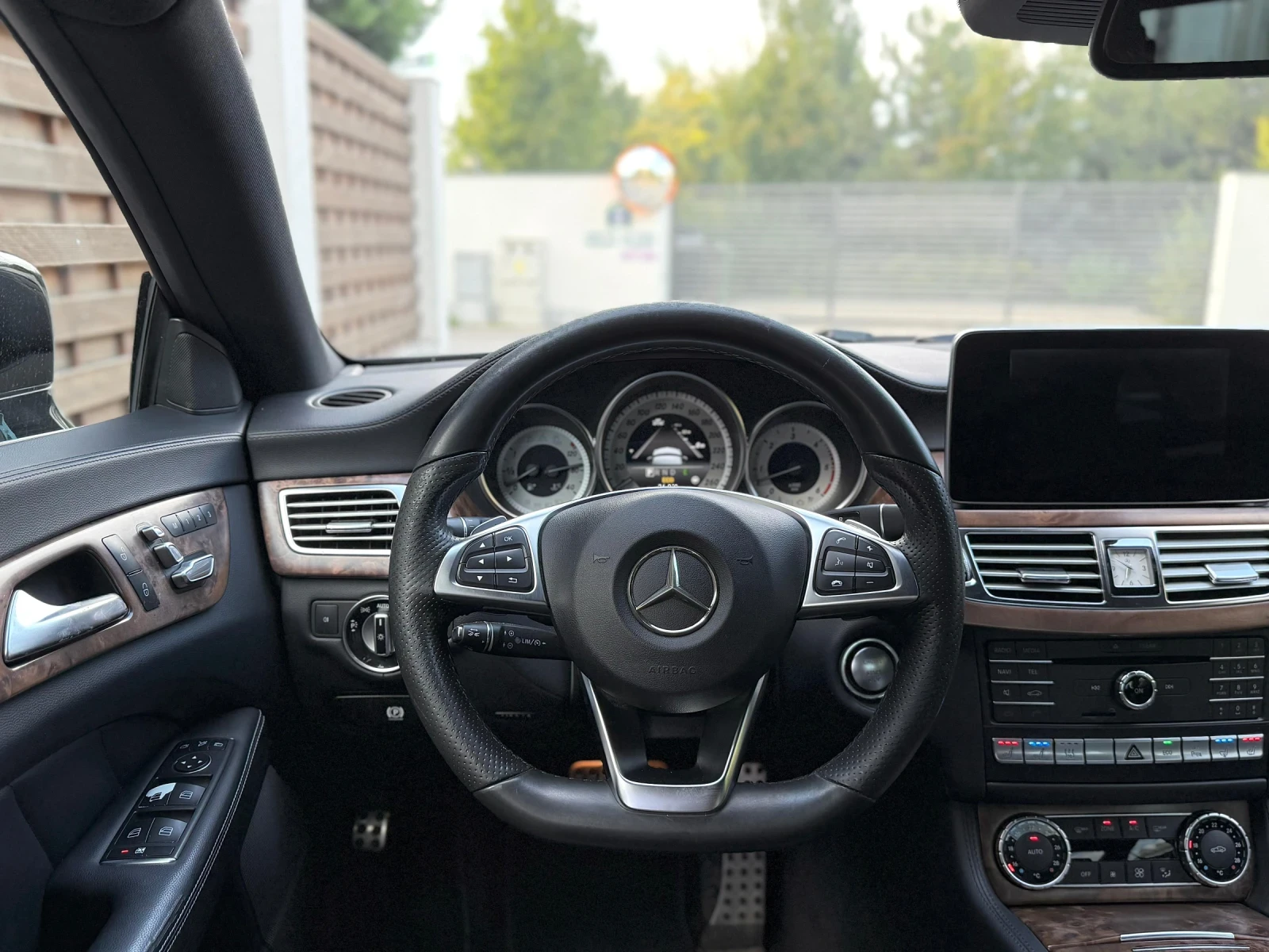 Mercedes-Benz CLS 350 * AMG* ОБДУХВАНЕ* ДИСТРОНИК* Full max* ТОП ЦЕНА*  - изображение 10