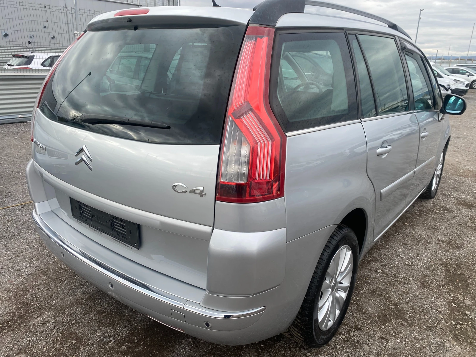 Citroen Grand C4 Picasso 1.6HDI 6+ 1 Перфектен - изображение 3