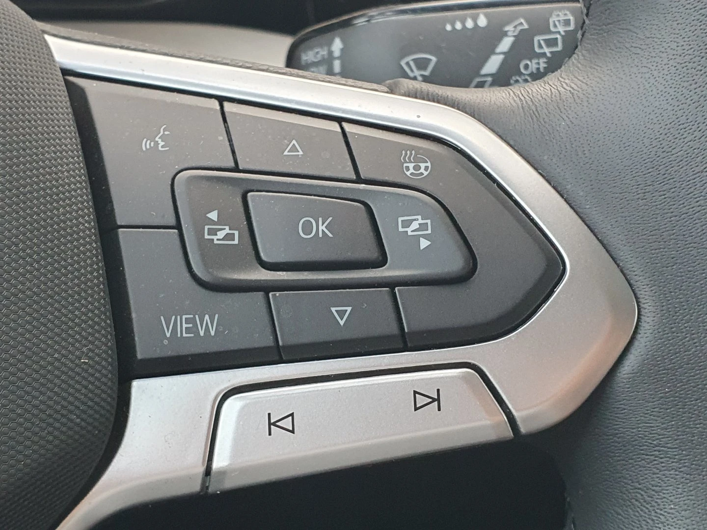 VW Golf 8 Life 2.0 TDI SCR | Mobile.bg   17