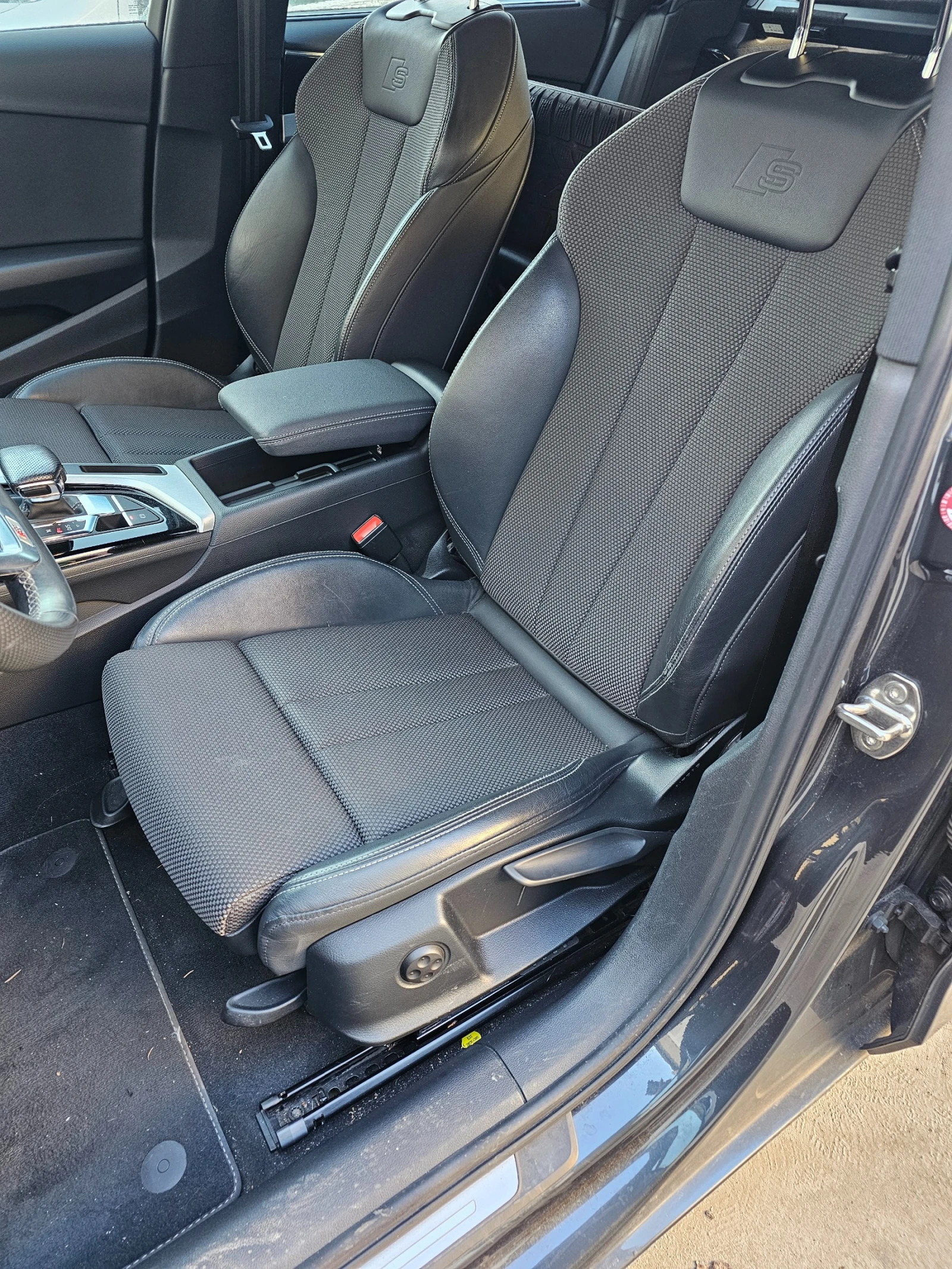 Audi A4 40 TDI S-Line 204к.с. Панорама - изображение 5