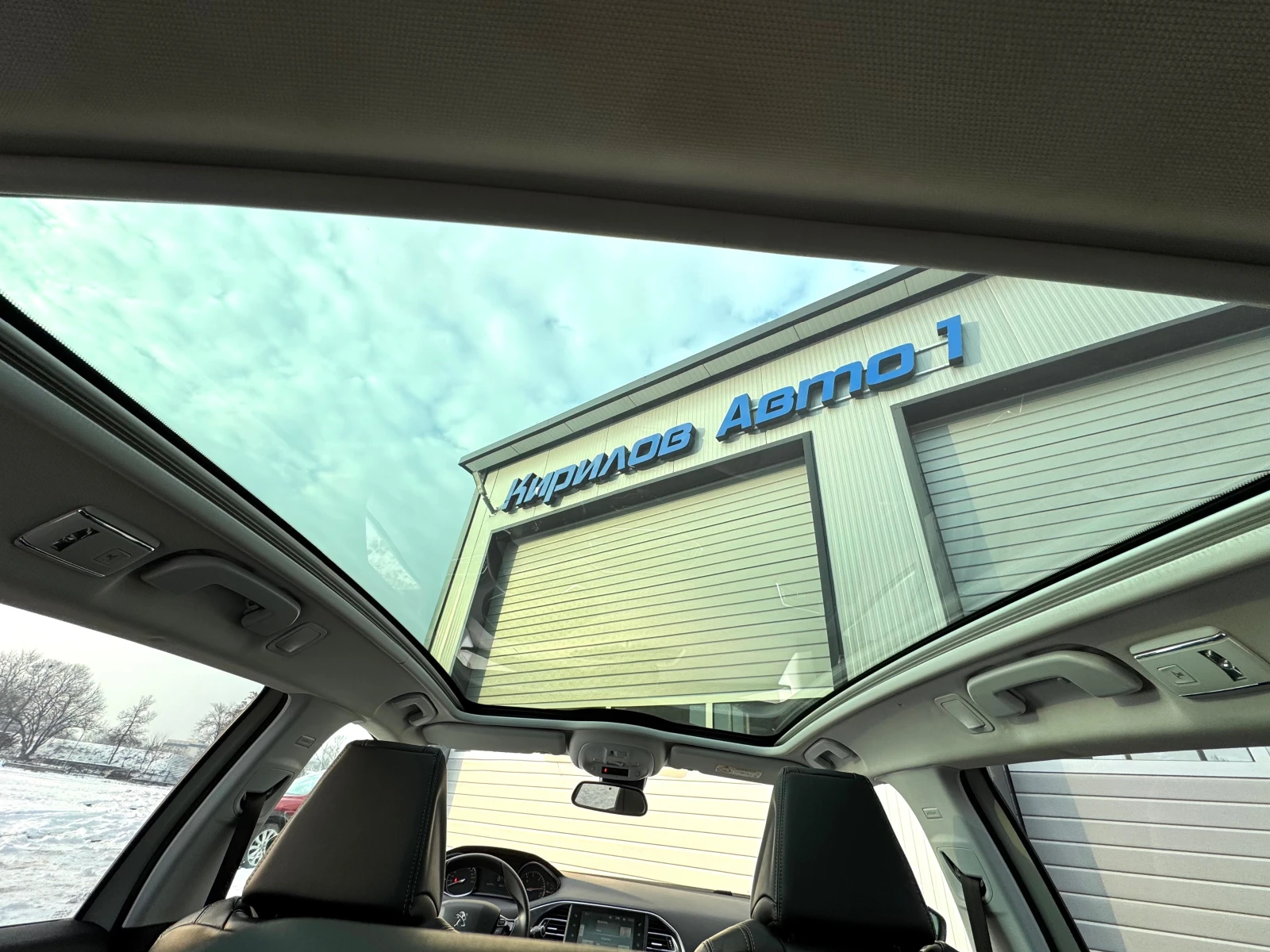 Peugeot 308 2.0HDI АВТОМАТ ПАНОРАМА ПОДГРЕВ КОЖА ЛЕД ФАРОВЕ - изображение 9