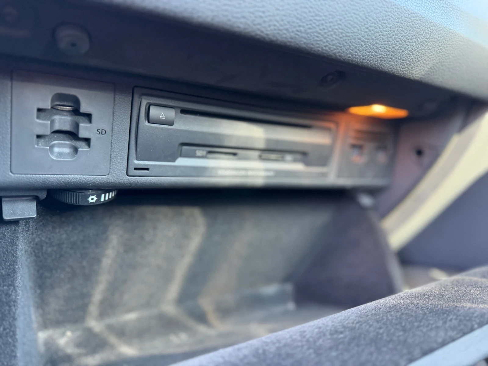 VW Sportsvan 1.6TDi/110hp/Navi/Palen Serviz VW/, снимка 14 - Автомобили и джипове - 53744907