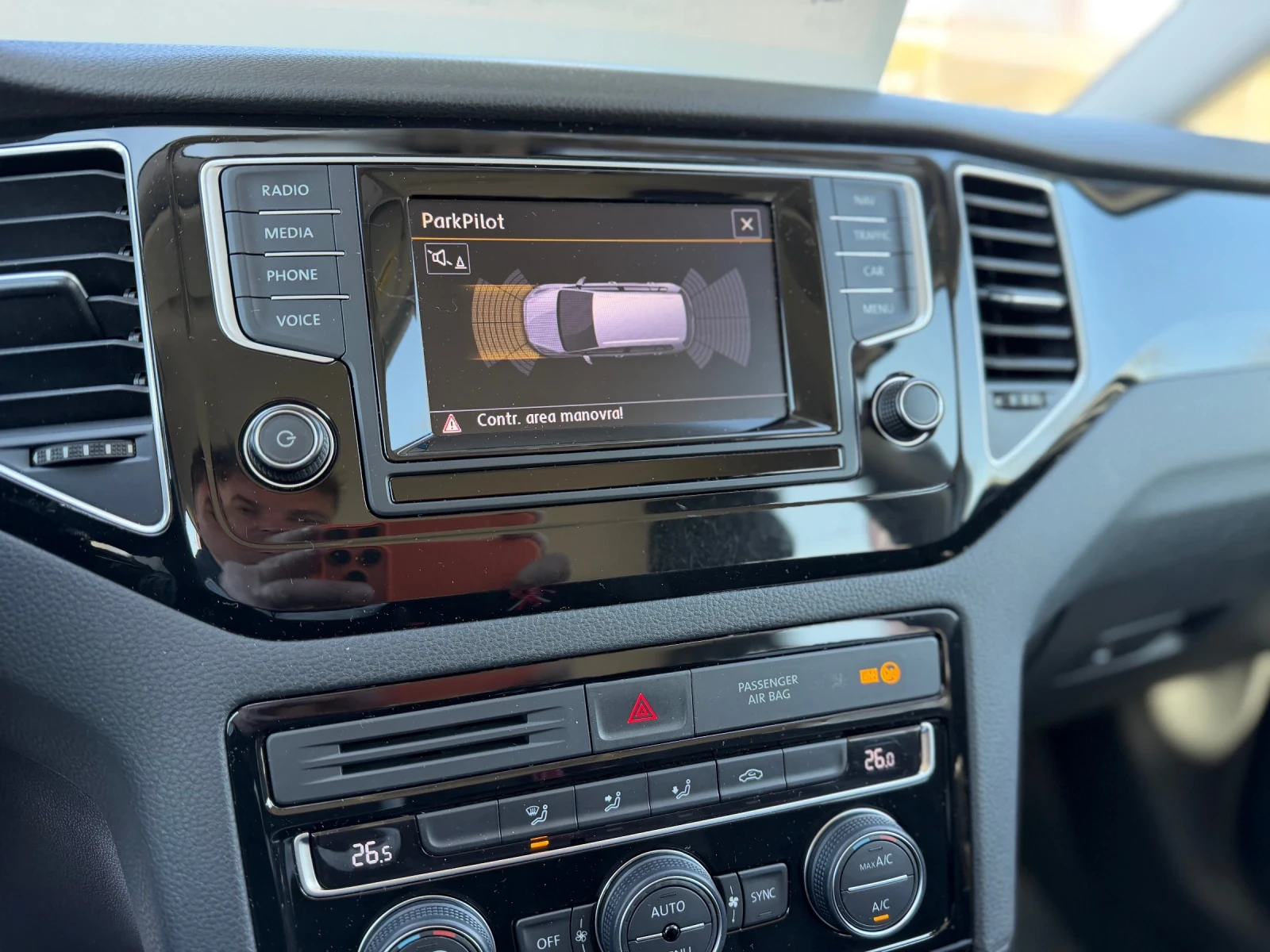 VW Sportsvan 1.6TDi/110hp/Navi/Palen Serviz VW/, снимка 16 - Автомобили и джипове - 53744907