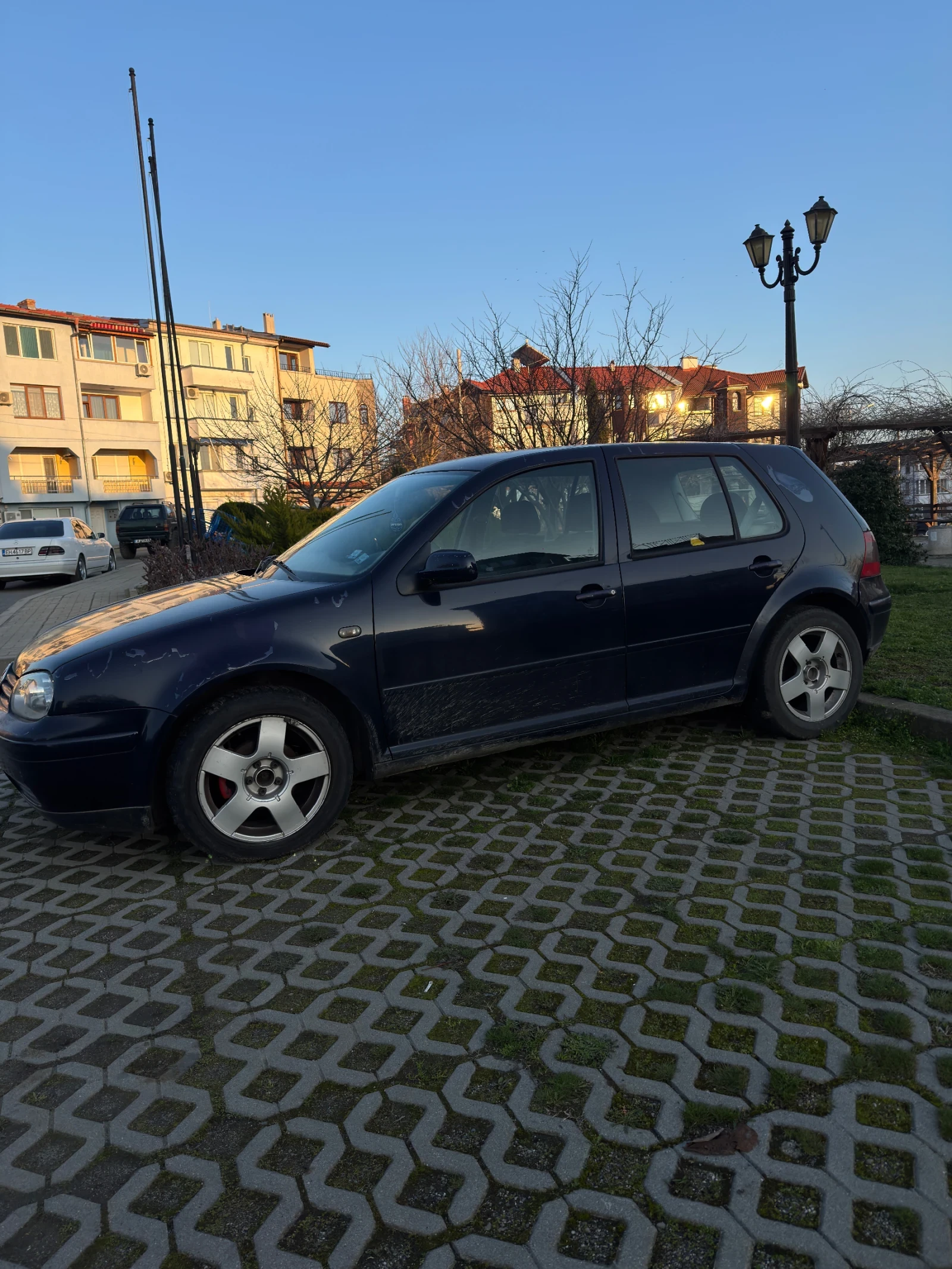 VW Golf, снимка 2 - Автомобили и джипове - 53800765