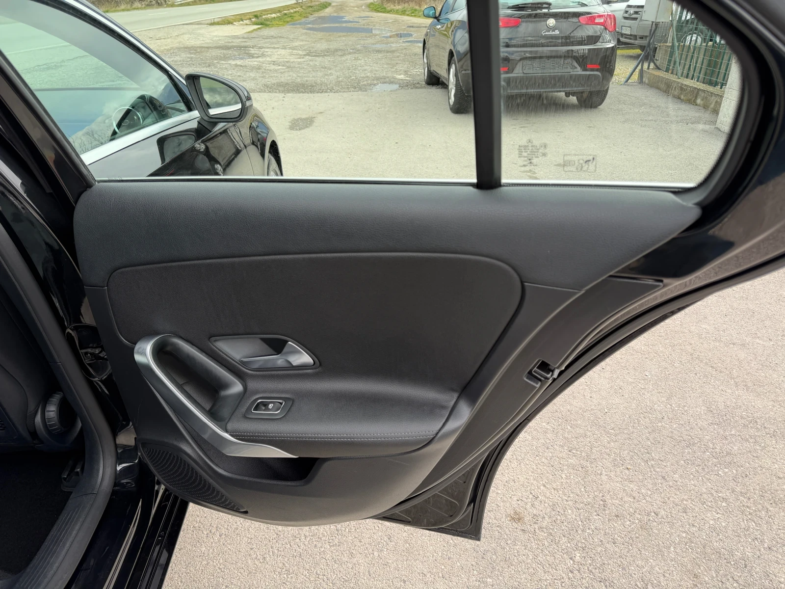 Mercedes-Benz A 180, снимка 7 - Автомобили и джипове - 54137336