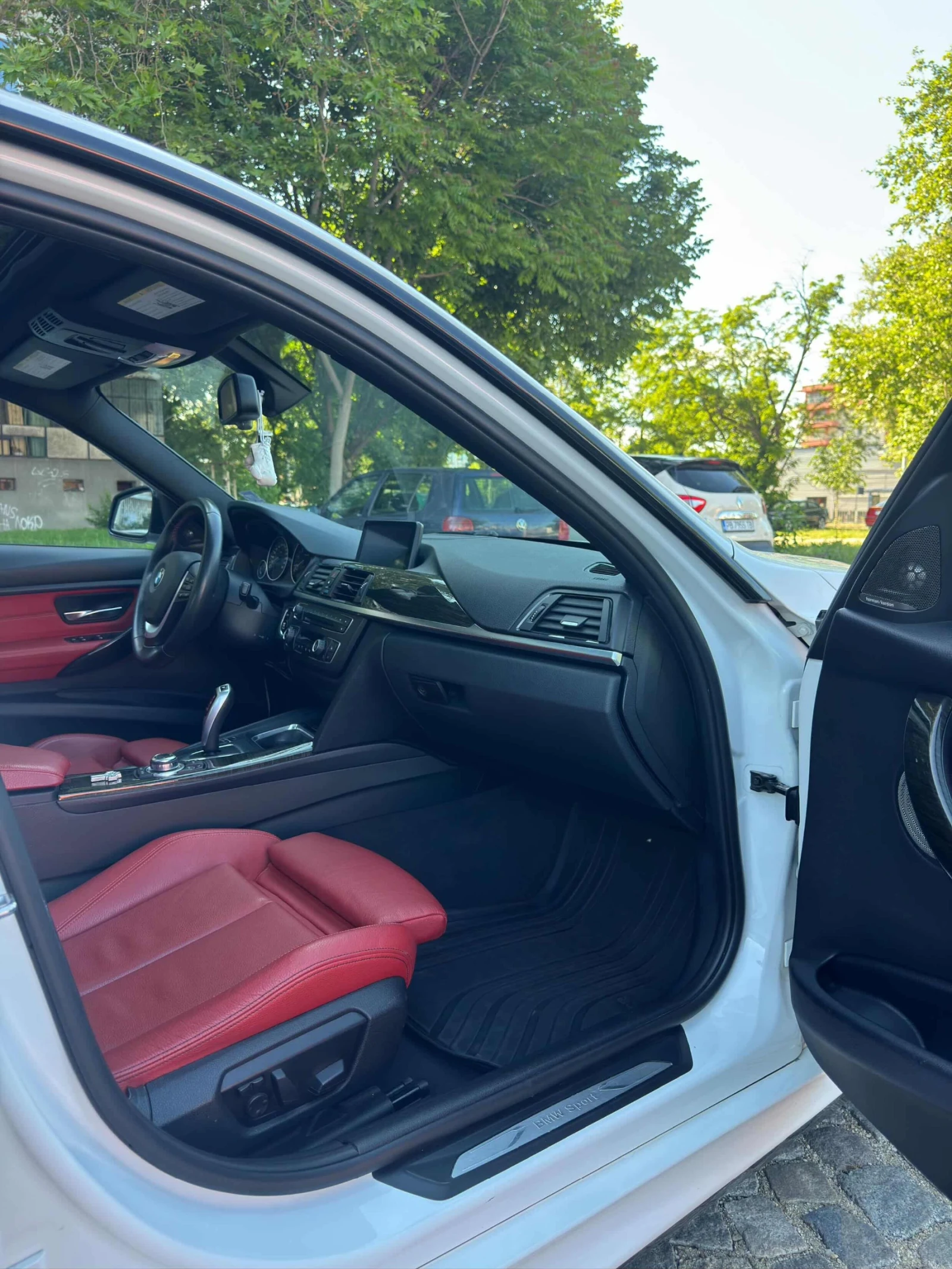 BMW 328 i* M3 Optic* Подгрев* Harman/Kardon* Лизинг, снимка 8 - Автомобили и джипове - 54220140