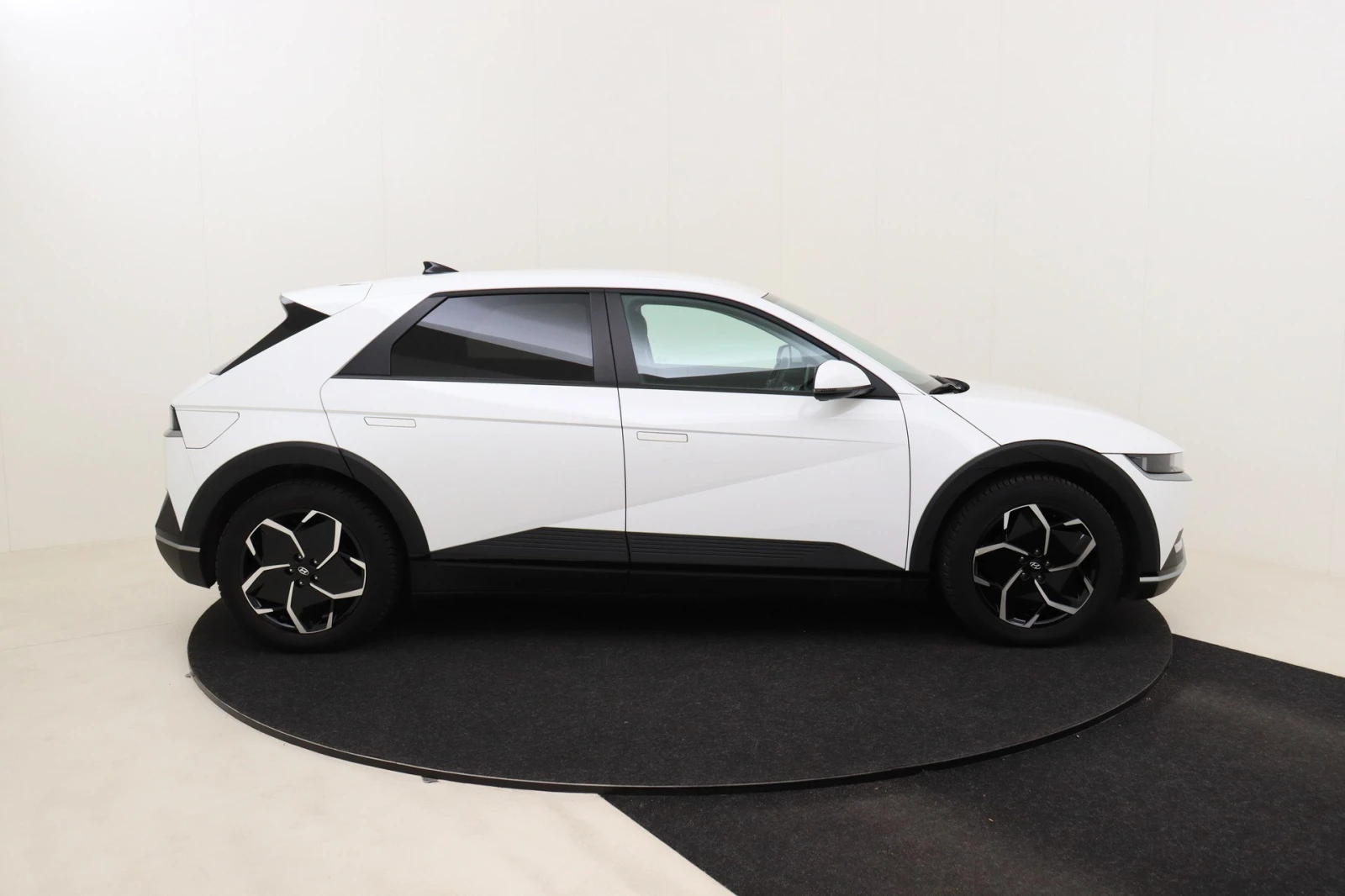 Hyundai Ioniq 5 60 kWh Core, снимка 2 - Автомобили и джипове - 54356348