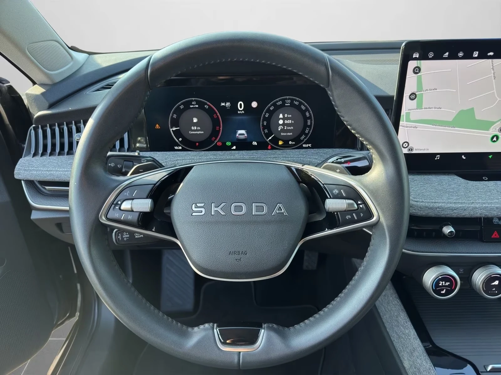Skoda Superb 2.0 TDI / DCC / CAMERA / LED / MASSAGE / , снимка 9 - Автомобили и джипове - 54710104