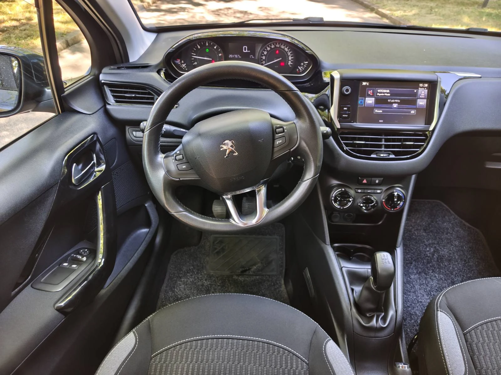 Peugeot 208 2016г., 1.6 HDI, EURO 6, снимка 12 - Автомобили и джипове - 55503133