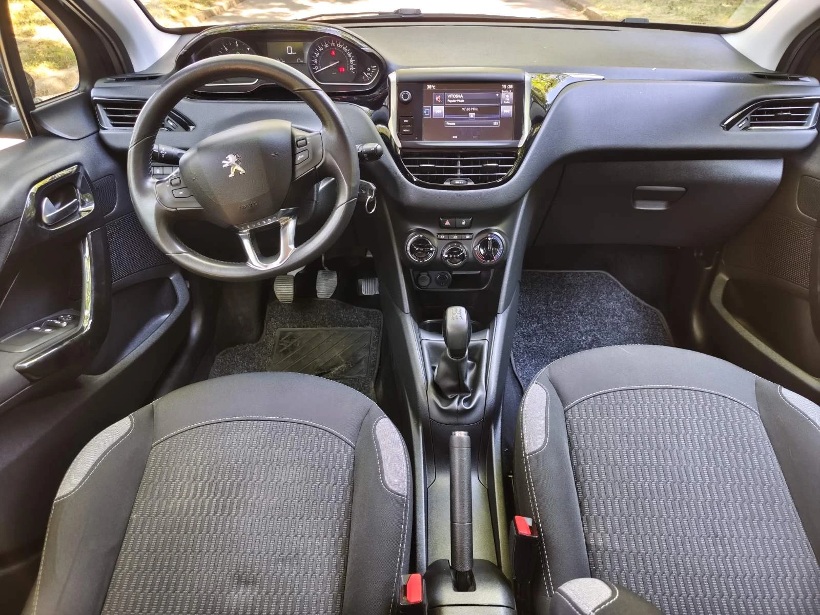 Peugeot 208 2016г., 1.6 HDI, EURO 6, снимка 11 - Автомобили и джипове - 55503133