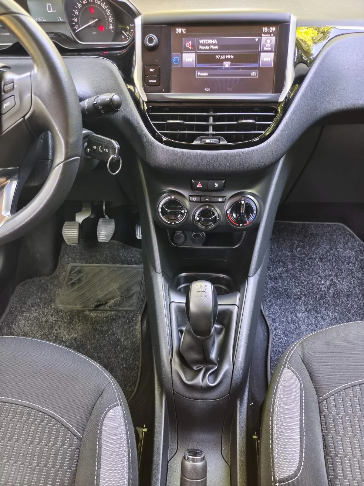 Peugeot 208 2016г., 1.6 HDI, EURO 6, снимка 13 - Автомобили и джипове - 55503133