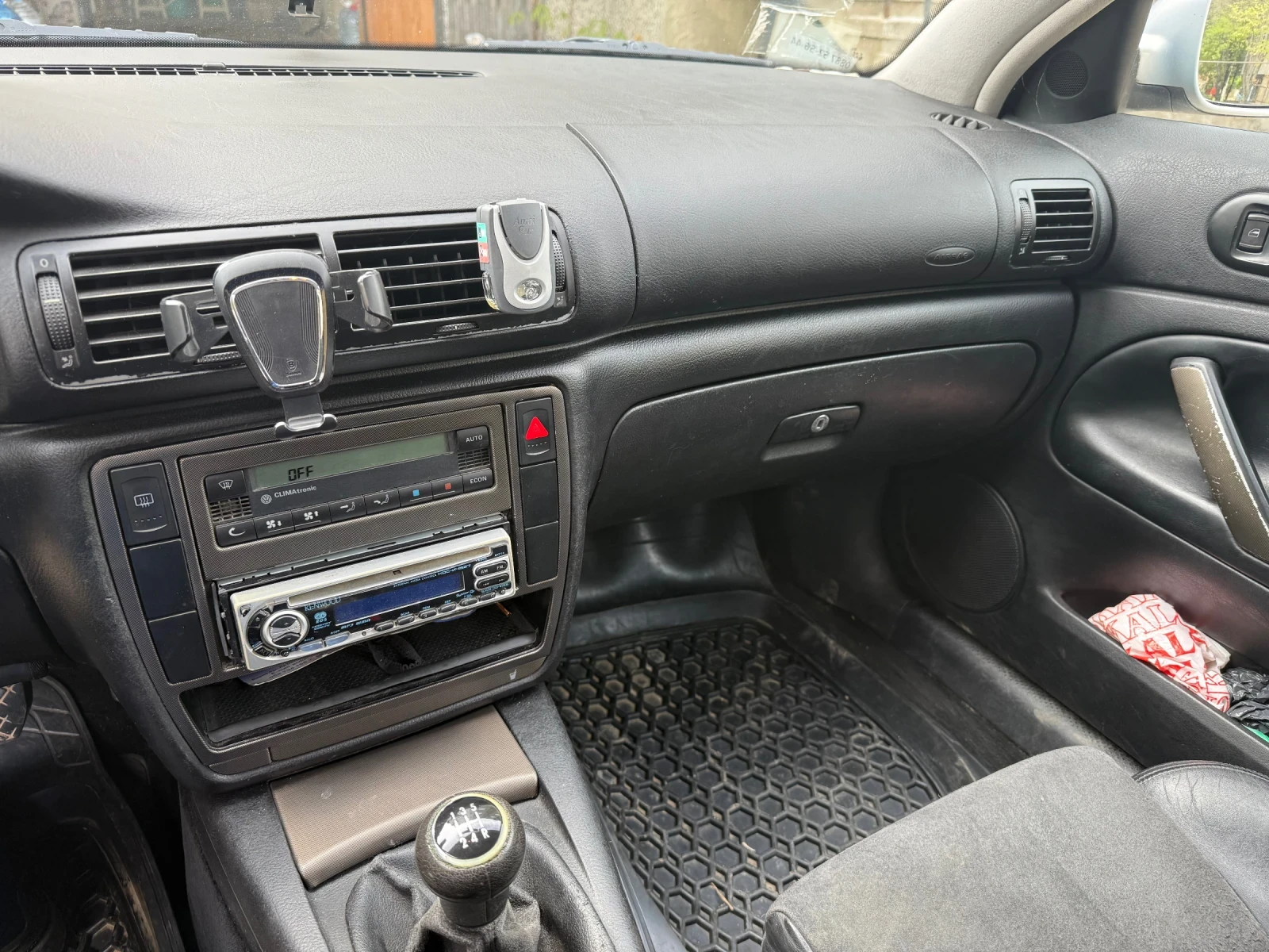 VW Passat Комби, снимка 5 - Автомобили и джипове - 55891702