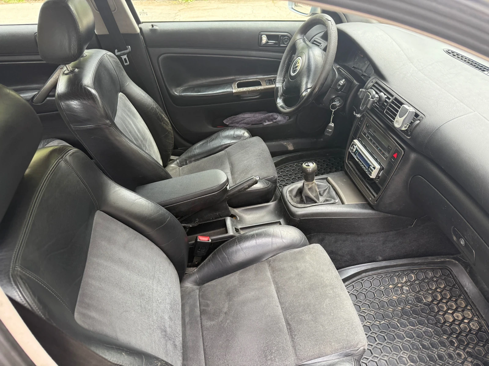 VW Passat Комби, снимка 4 - Автомобили и джипове - 55891702