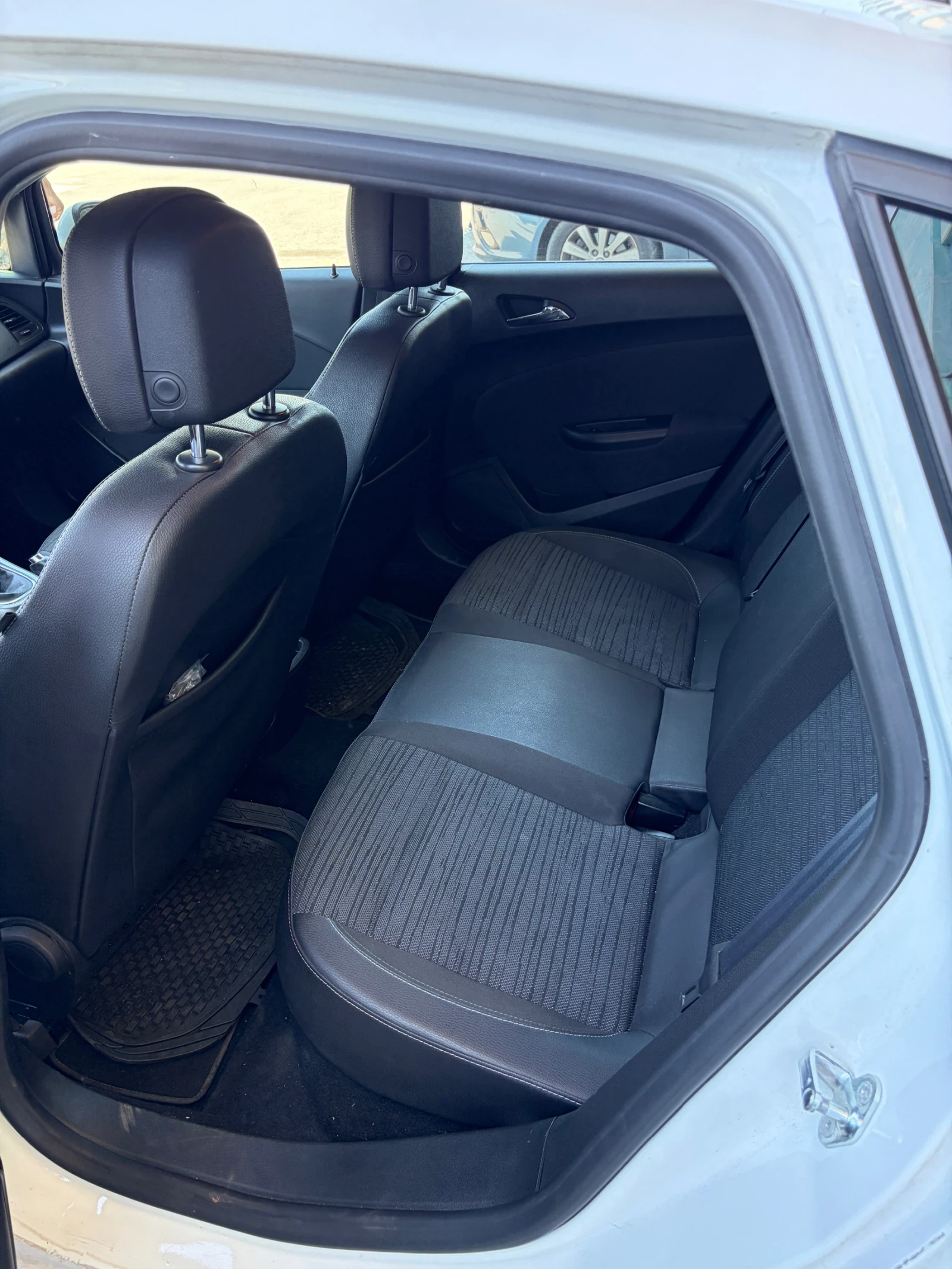 Opel Astra, снимка 13 - Автомобили и джипове - 55936718