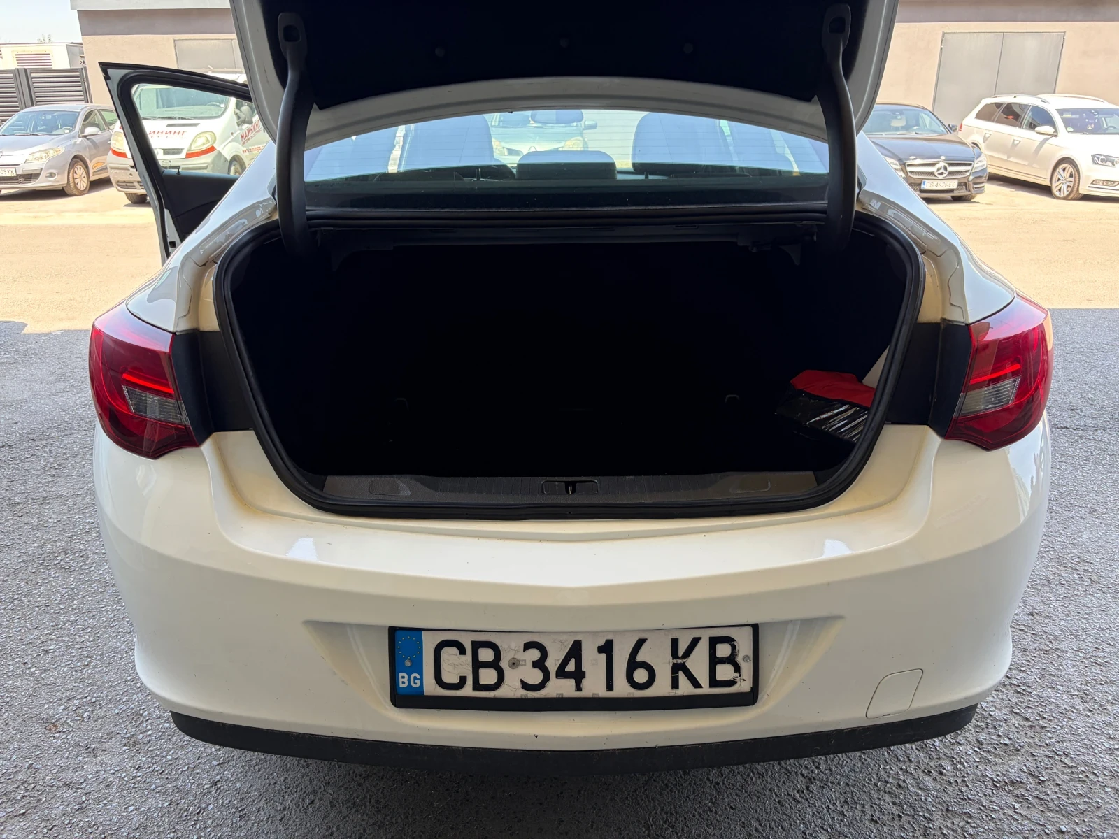 Opel Astra, снимка 11 - Автомобили и джипове - 55936718