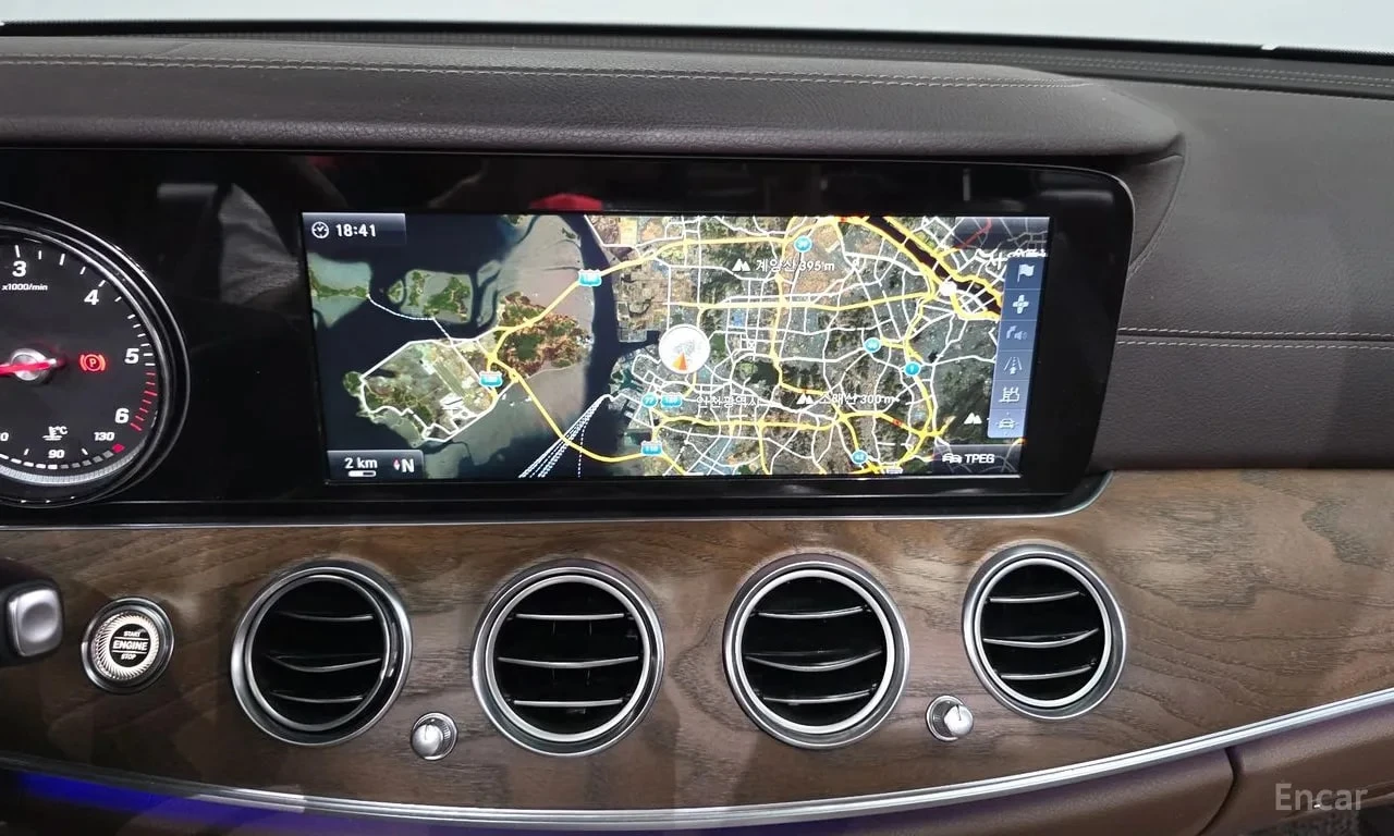 Mercedes-Benz E 220 * Exclusive * АВТОКРЕДИТ БЕЗ ПЪРВОНАЧАЛНА ВНОСКА, снимка 8 - Автомобили и джипове - 55940932