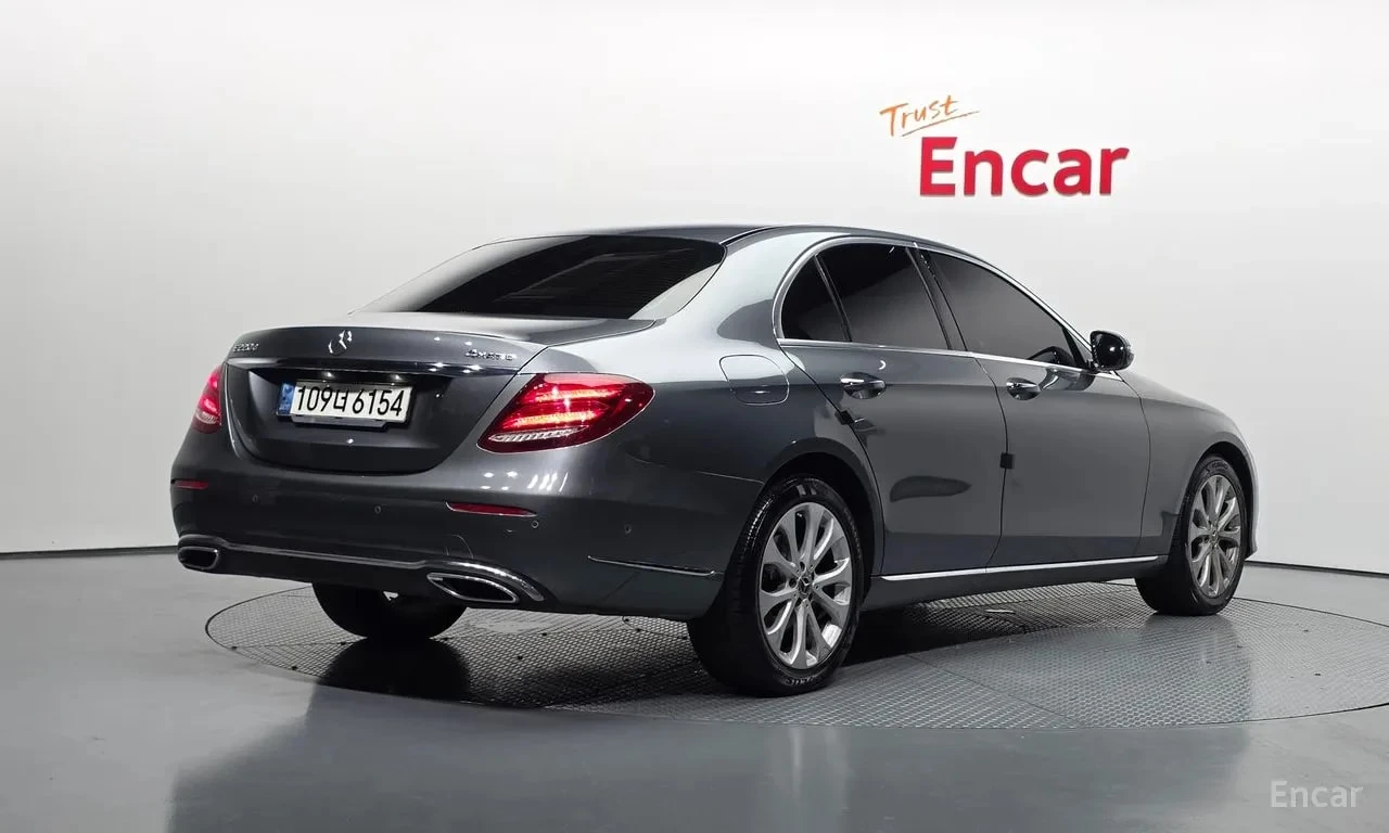 Mercedes-Benz E 220 * Exclusive * АВТОКРЕДИТ БЕЗ ПЪРВОНАЧАЛНА ВНОСКА, снимка 2 - Автомобили и джипове - 55940932