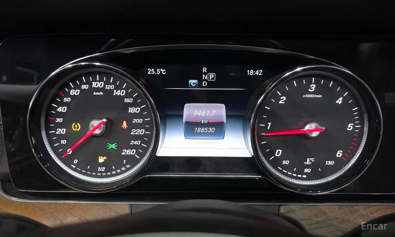 Mercedes-Benz E 220 * Exclusive * АВТОКРЕДИТ БЕЗ ПЪРВОНАЧАЛНА ВНОСКА, снимка 10 - Автомобили и джипове - 55940932