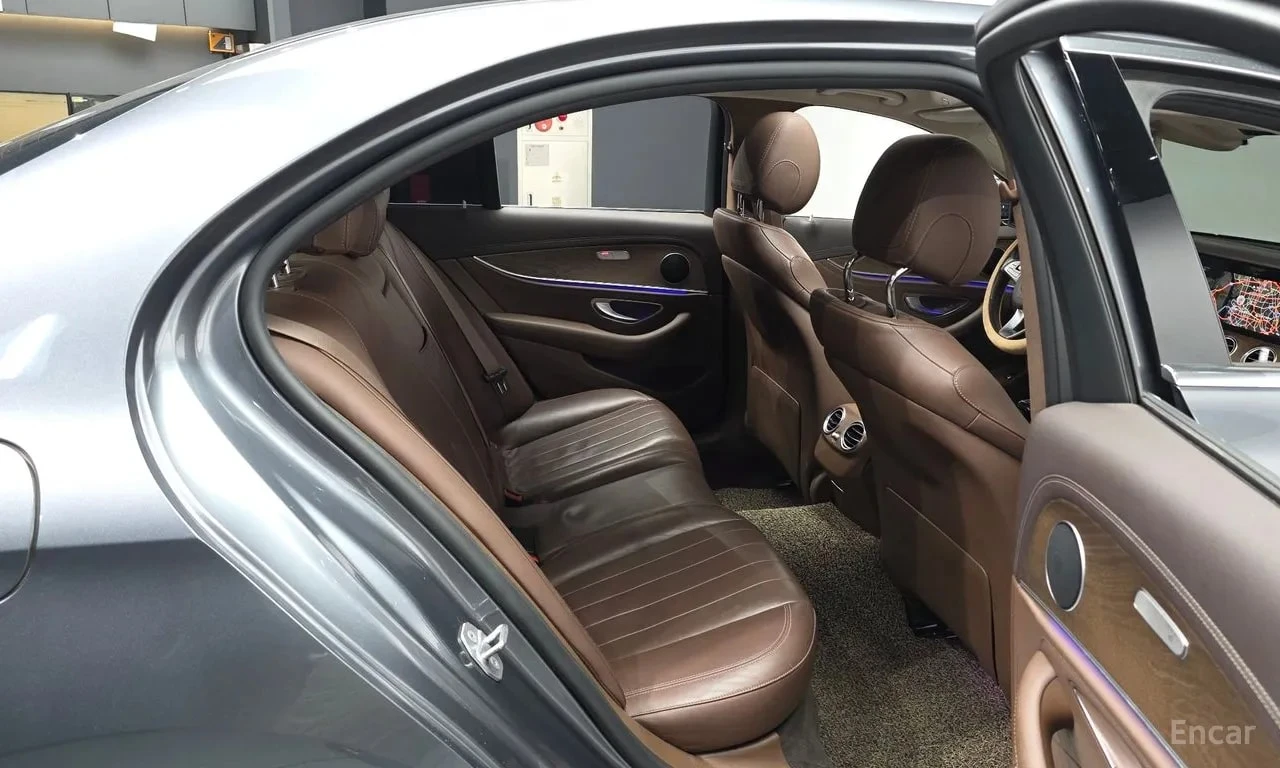 Mercedes-Benz E 220 * Exclusive * АВТОКРЕДИТ БЕЗ ПЪРВОНАЧАЛНА ВНОСКА, снимка 15 - Автомобили и джипове - 55940932