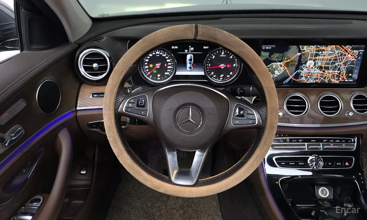 Mercedes-Benz E 220 * Exclusive * АВТОКРЕДИТ БЕЗ ПЪРВОНАЧАЛНА ВНОСКА, снимка 9 - Автомобили и джипове - 55940932