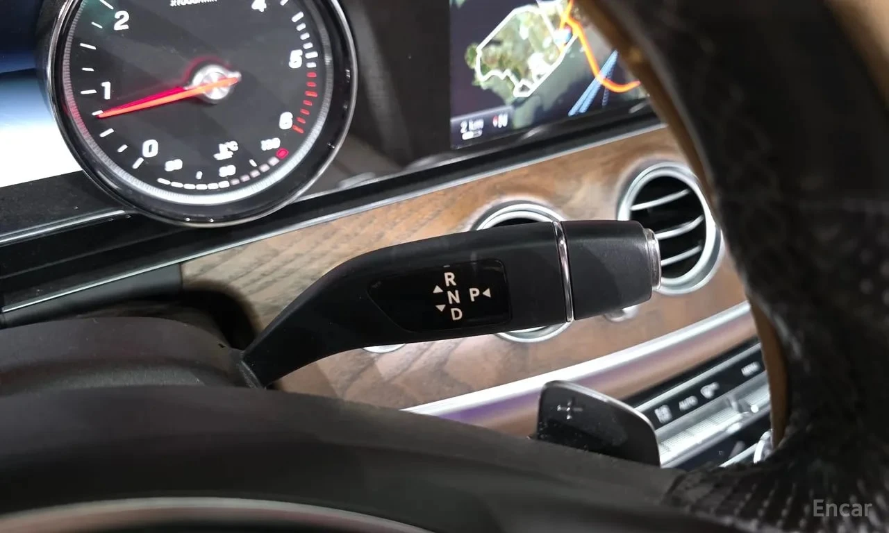 Mercedes-Benz E 220 * Exclusive * АВТОКРЕДИТ БЕЗ ПЪРВОНАЧАЛНА ВНОСКА, снимка 11 - Автомобили и джипове - 55940932