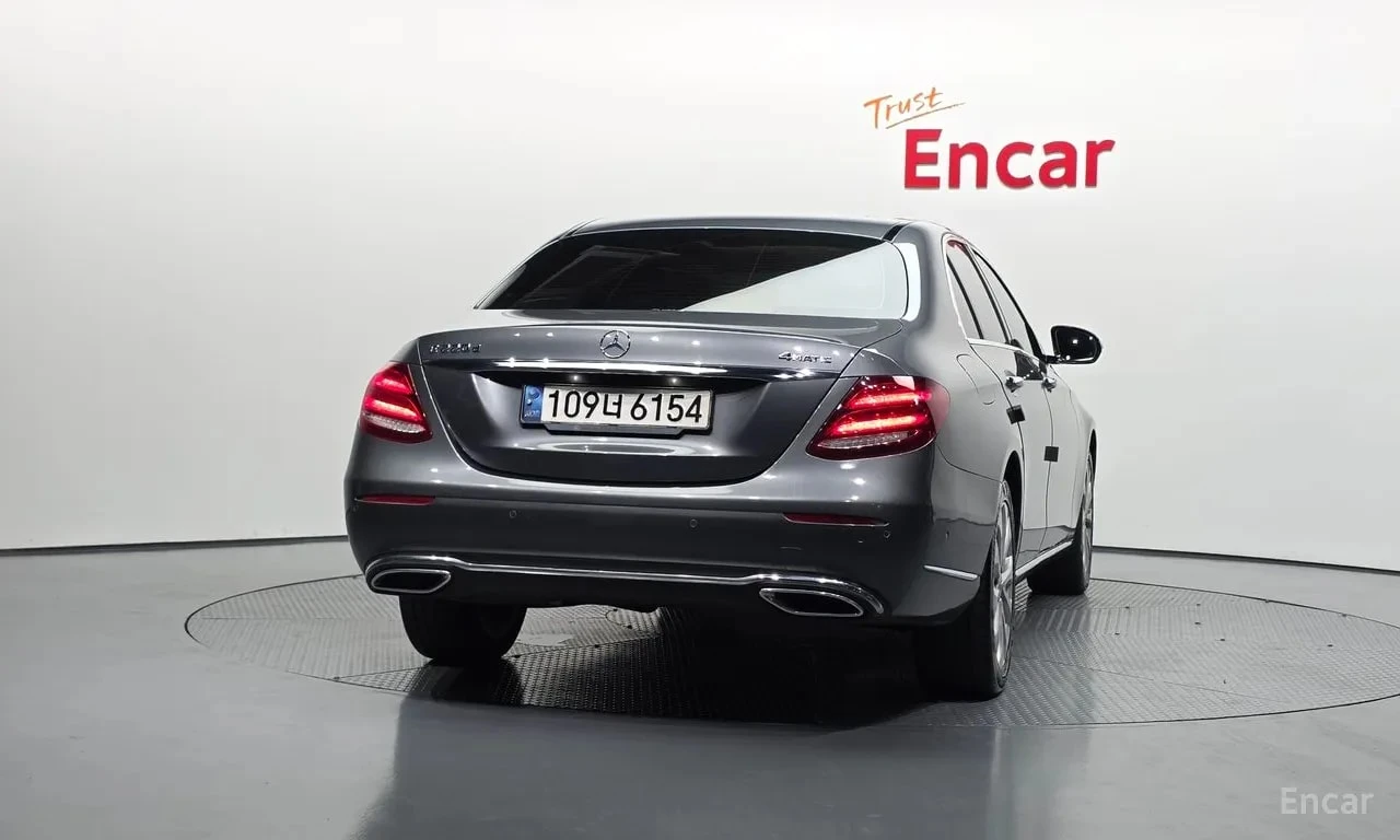 Mercedes-Benz E 220 * Exclusive * АВТОКРЕДИТ БЕЗ ПЪРВОНАЧАЛНА ВНОСКА, снимка 4 - Автомобили и джипове - 55940932