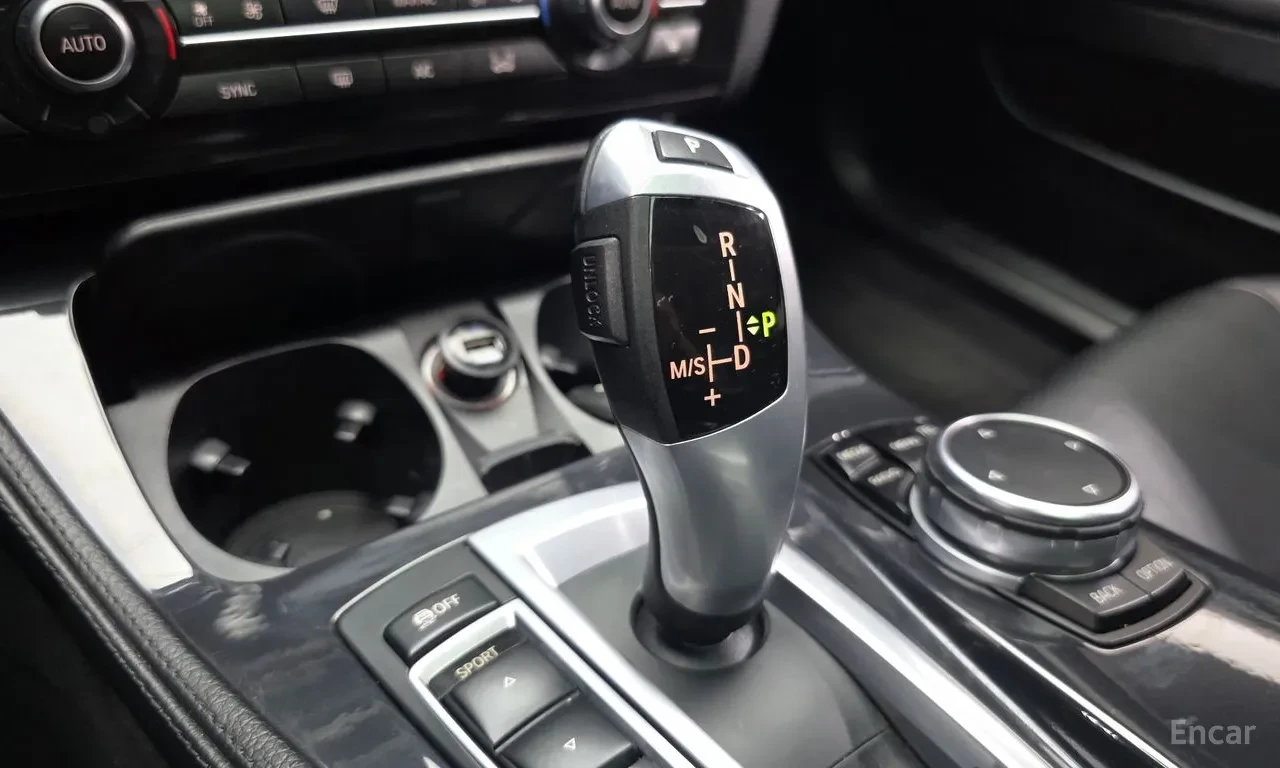 BMW 520 * M Aero* HUD* ПАНО* NAVI* КАМЕРИ, снимка 14 - Автомобили и джипове - 56086636