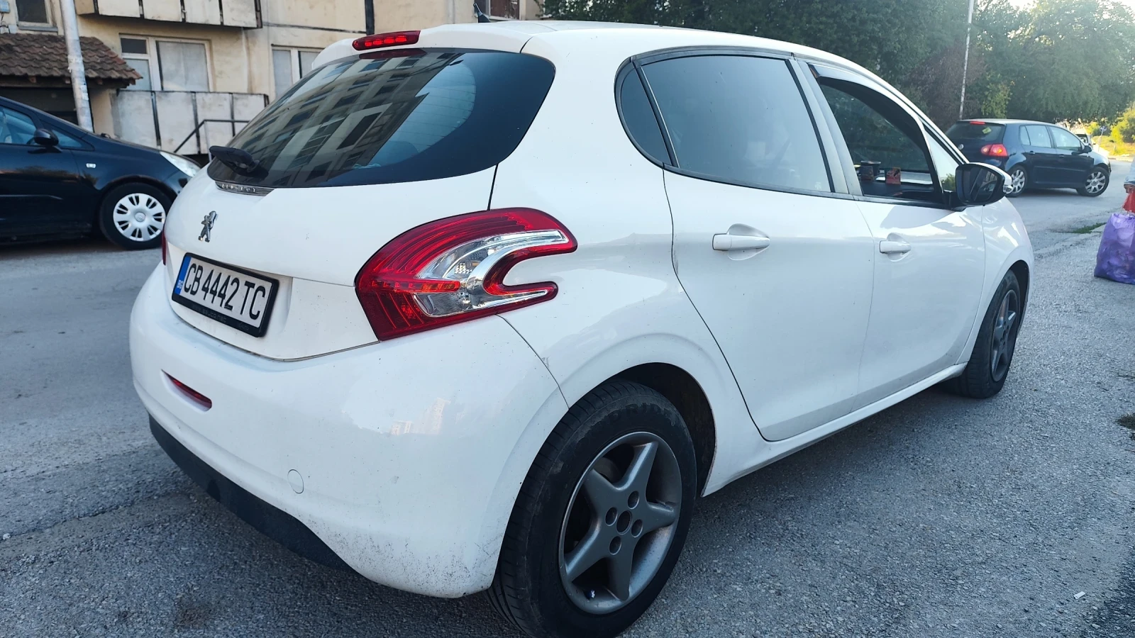 Peugeot 208 1.6HDI, снимка 4 - Автомобили и джипове - 56126313