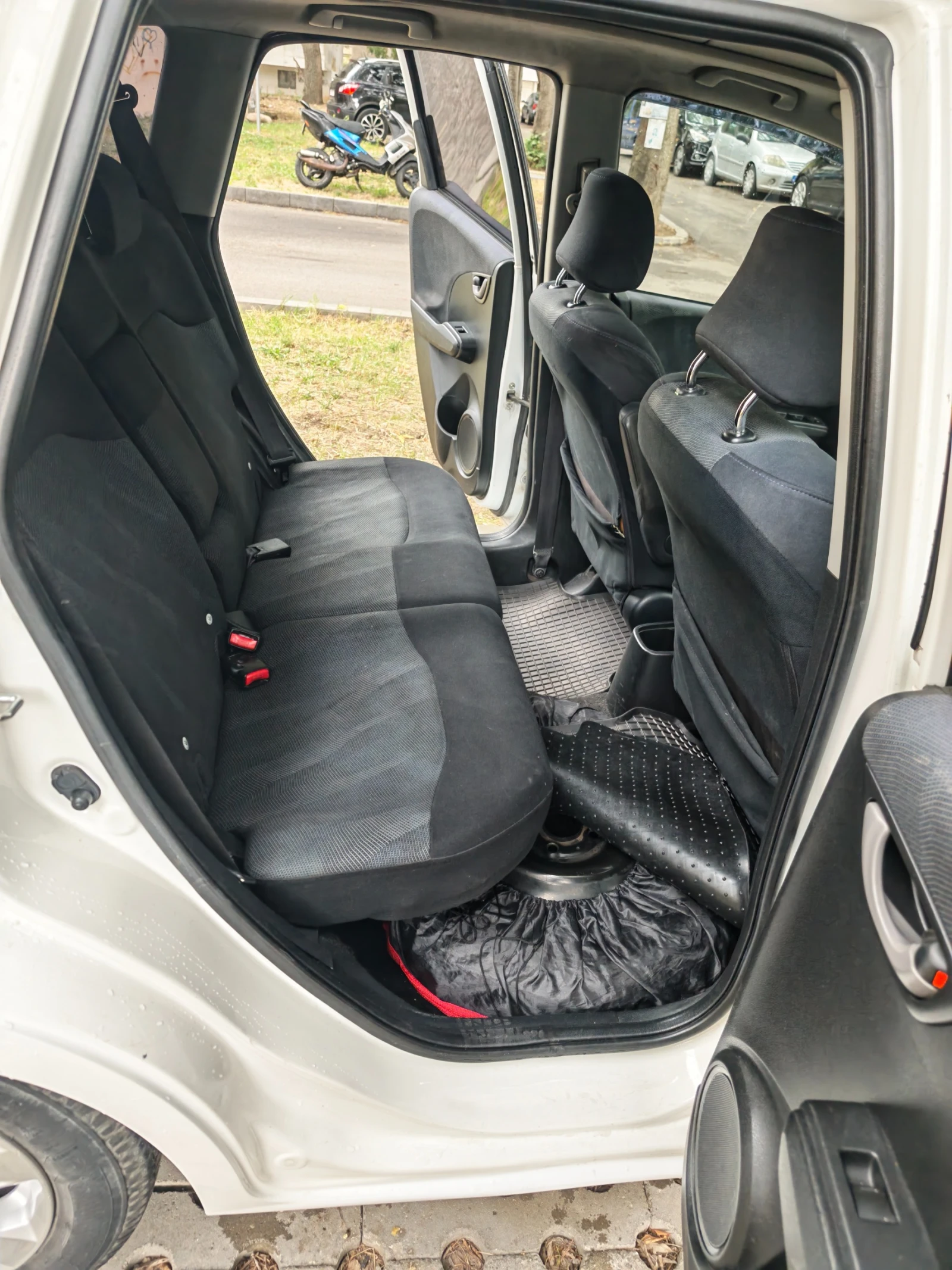 Honda Jazz 1.4i, снимка 15 - Автомобили и джипове - 56237726