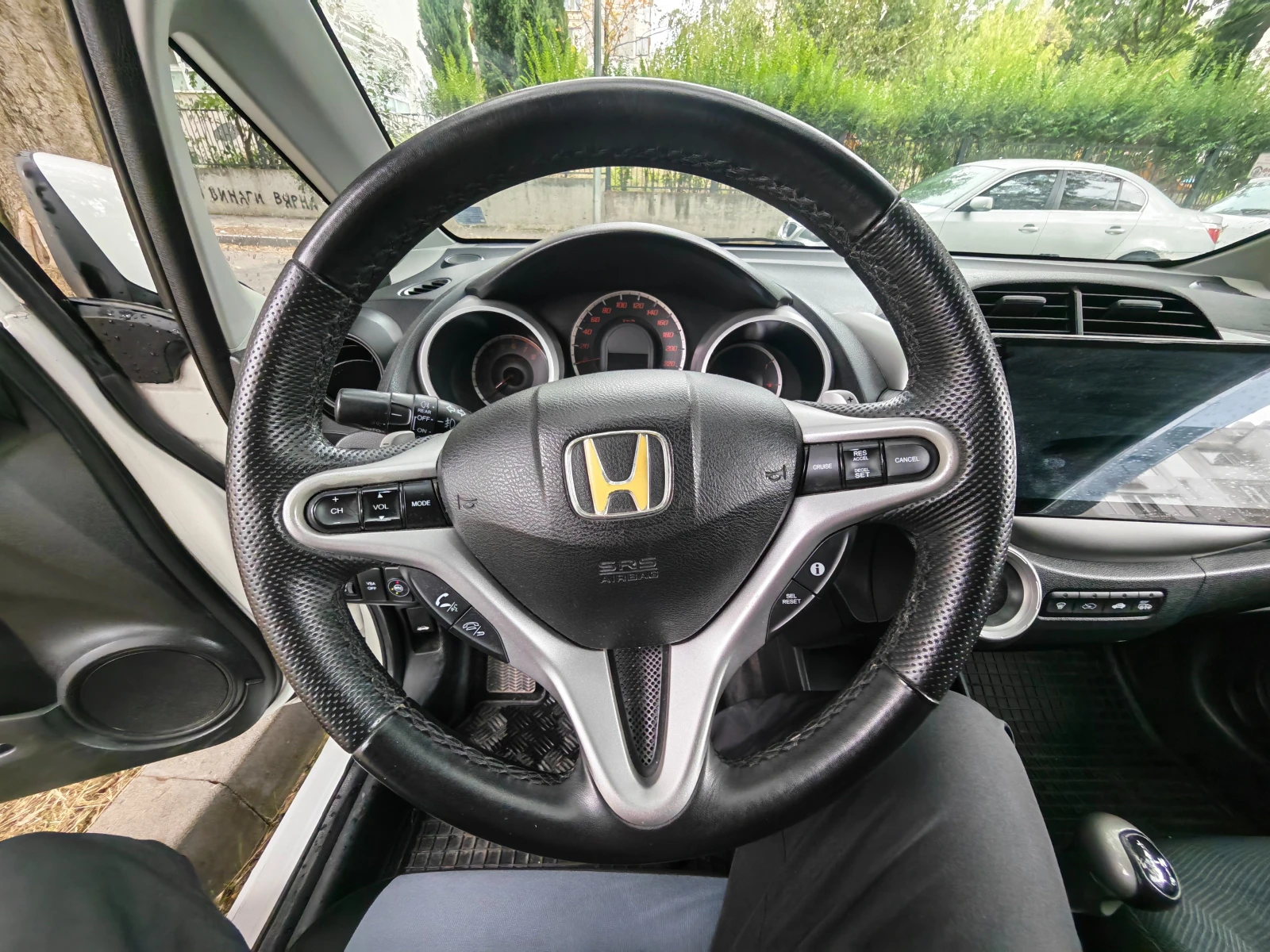 Honda Jazz 1.4i, снимка 11 - Автомобили и джипове - 56237726