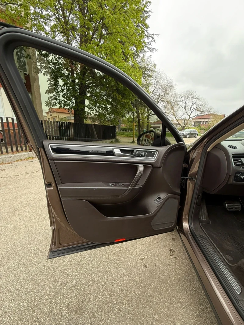 VW Touareg 4.2 TDI, снимка 11 - Автомобили и джипове - 52478504