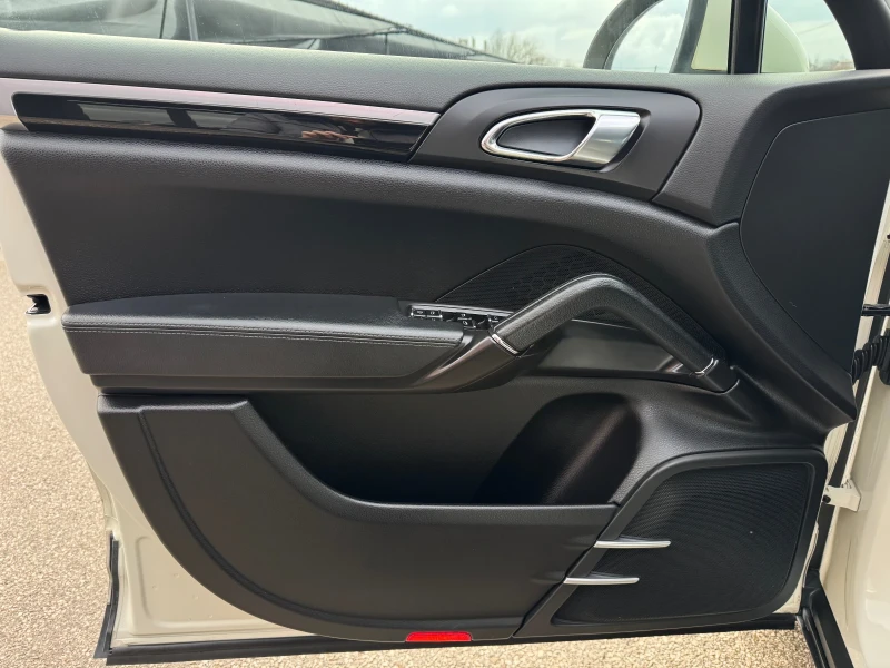 Porsche Cayenne 3.0D-V6-ТОП, снимка 7 - Автомобили и джипове - 53393359