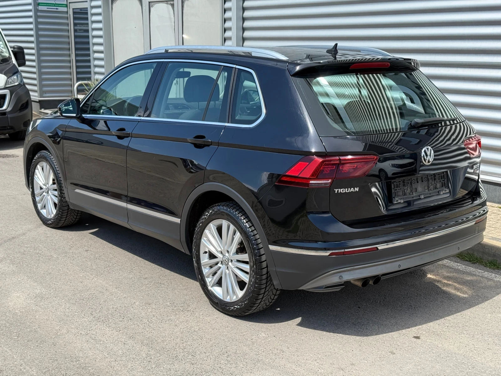 VW Tiguan R-Line+ 4Motion+ Automatic+ Led фарове - изображение 3