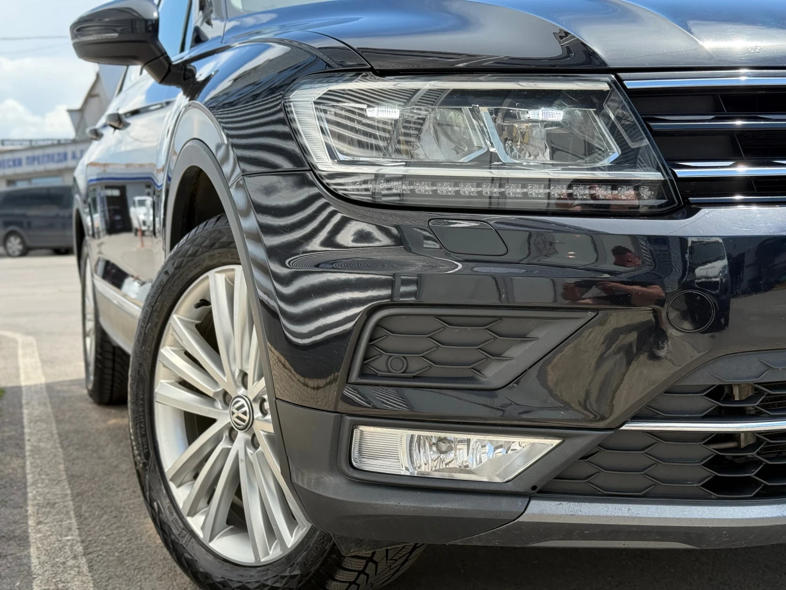VW Tiguan R-Line+ 4Motion+ Automatic+ Led фарове - изображение 8
