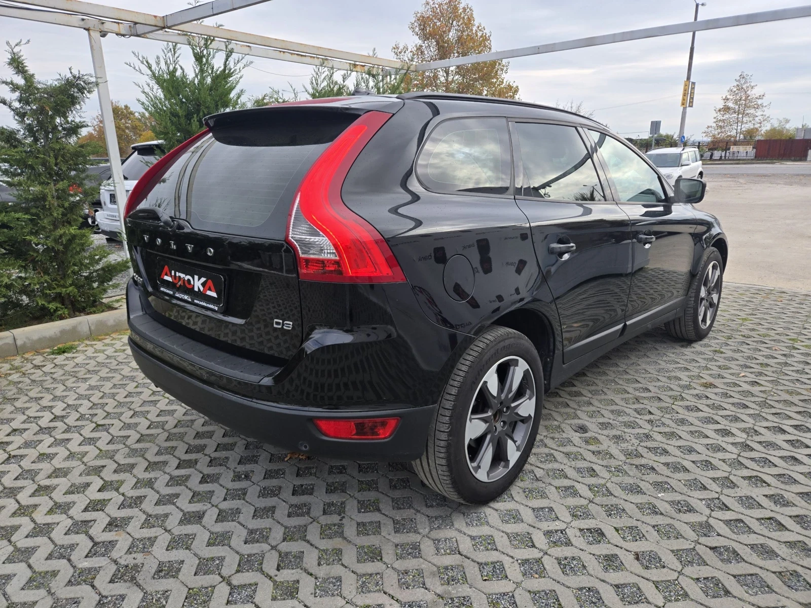 Volvo XC60 2.0D-163кс= АВТОМАТ= НАВИ= SUMMUM - изображение 3