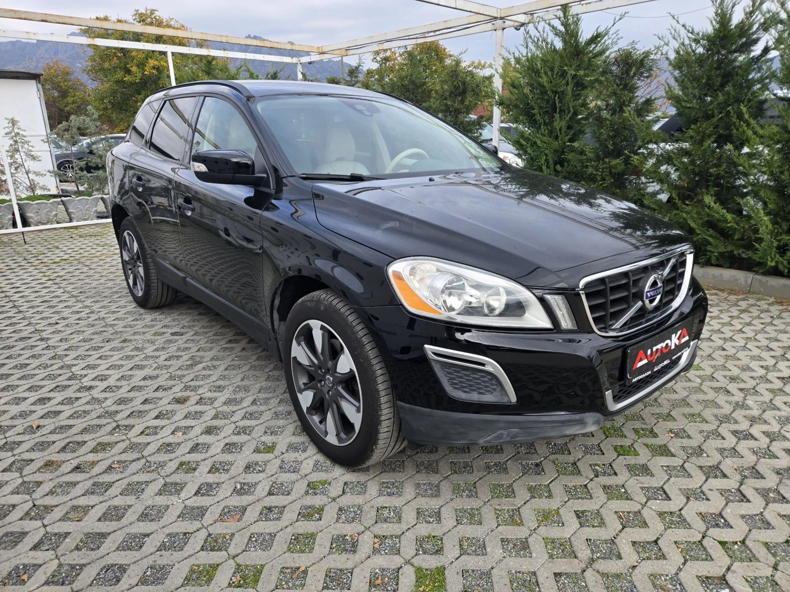 Volvo XC60 2.0D-163кс= АВТОМАТ= НАВИ= SUMMUM - изображение 2