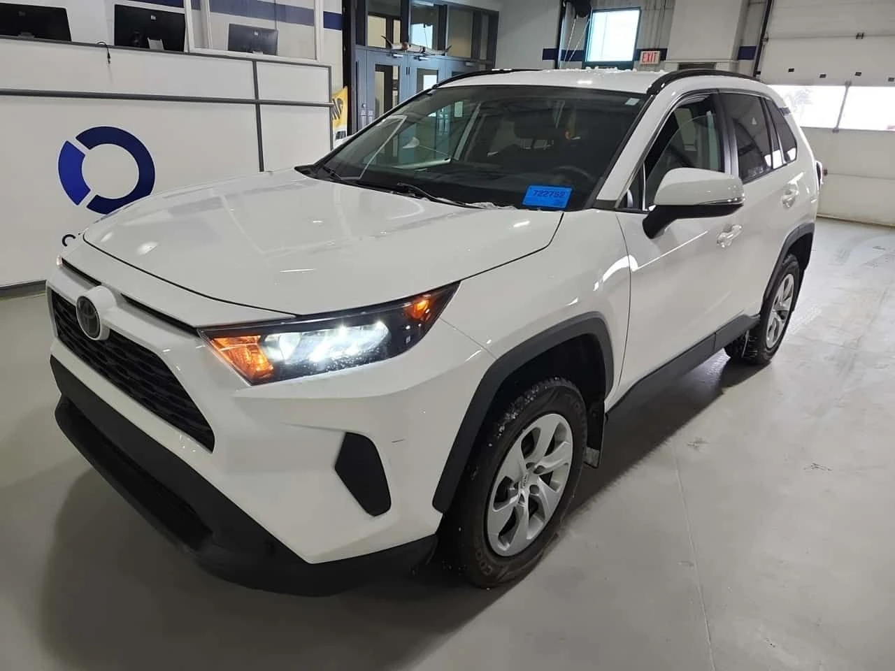 Toyota Rav4 * LE * * ПОДГРЕВ* * ЗАДНА КАМЕРА* * VOCAL ASSISTS* | Auto.bg — изображение 1