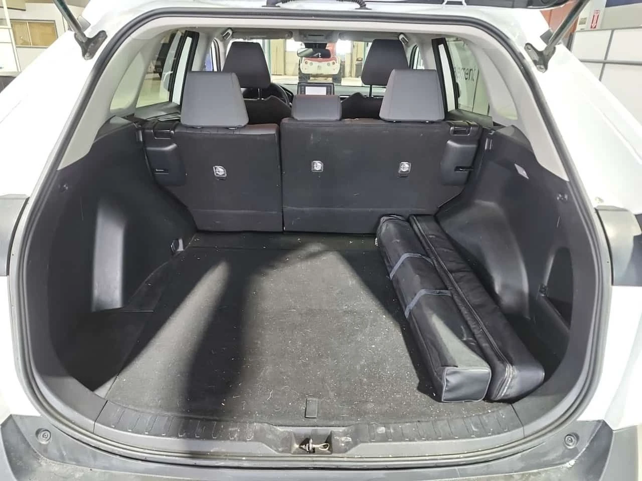 Toyota Rav4 * LE * * ПОДГРЕВ* * ЗАДНА КАМЕРА* * VOCAL ASSISTS*, снимка 13 - Автомобили и джипове - 54019493