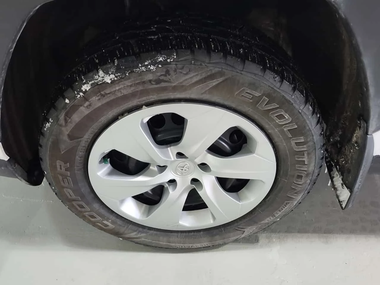 Toyota Rav4 * LE * * ПОДГРЕВ* * ЗАДНА КАМЕРА* * VOCAL ASSISTS*, снимка 5 - Автомобили и джипове - 54019493