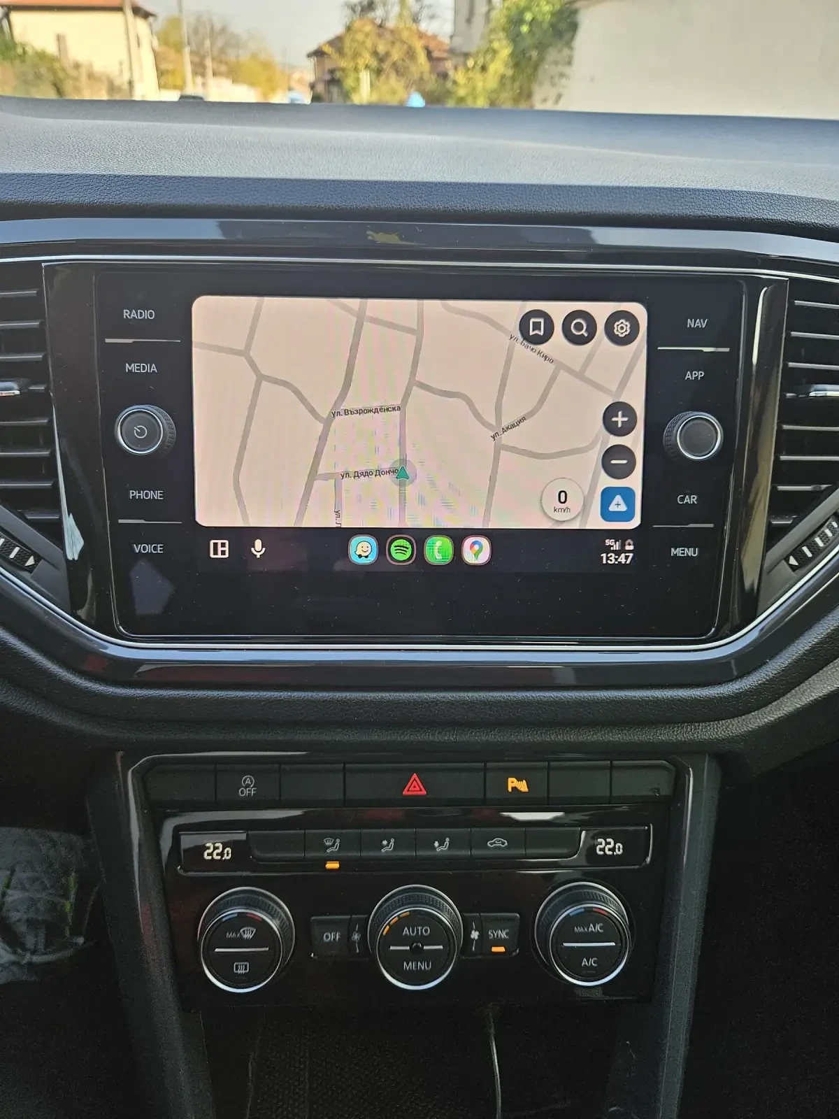 VW T-Roc 1.5TSI* ДИГИТАЛ* РЪЧКА, снимка 10 - Автомобили и джипове - 54159366