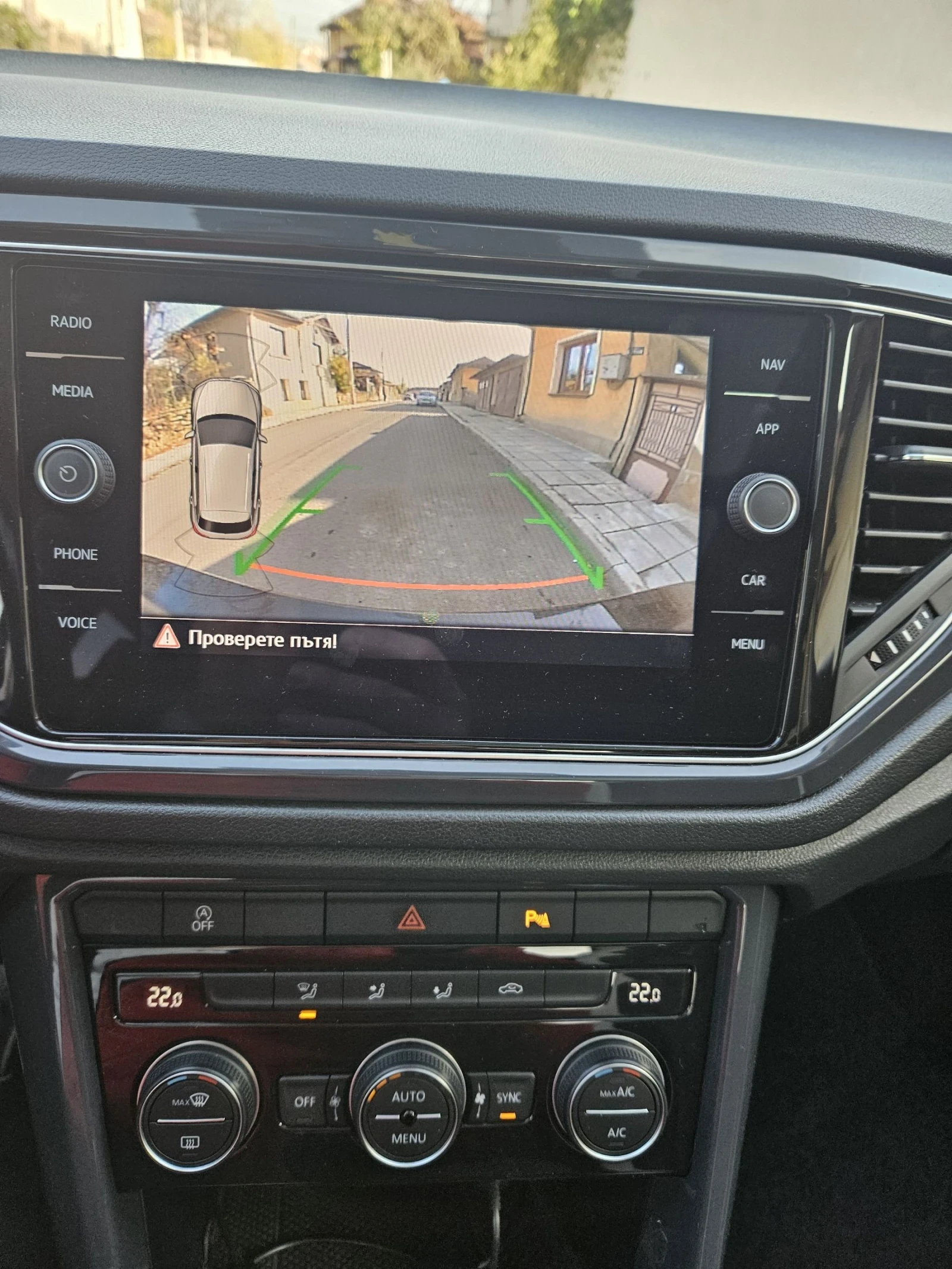 VW T-Roc 1.5TSI* ДИГИТАЛ* РЪЧКА, снимка 9 - Автомобили и джипове - 54159366