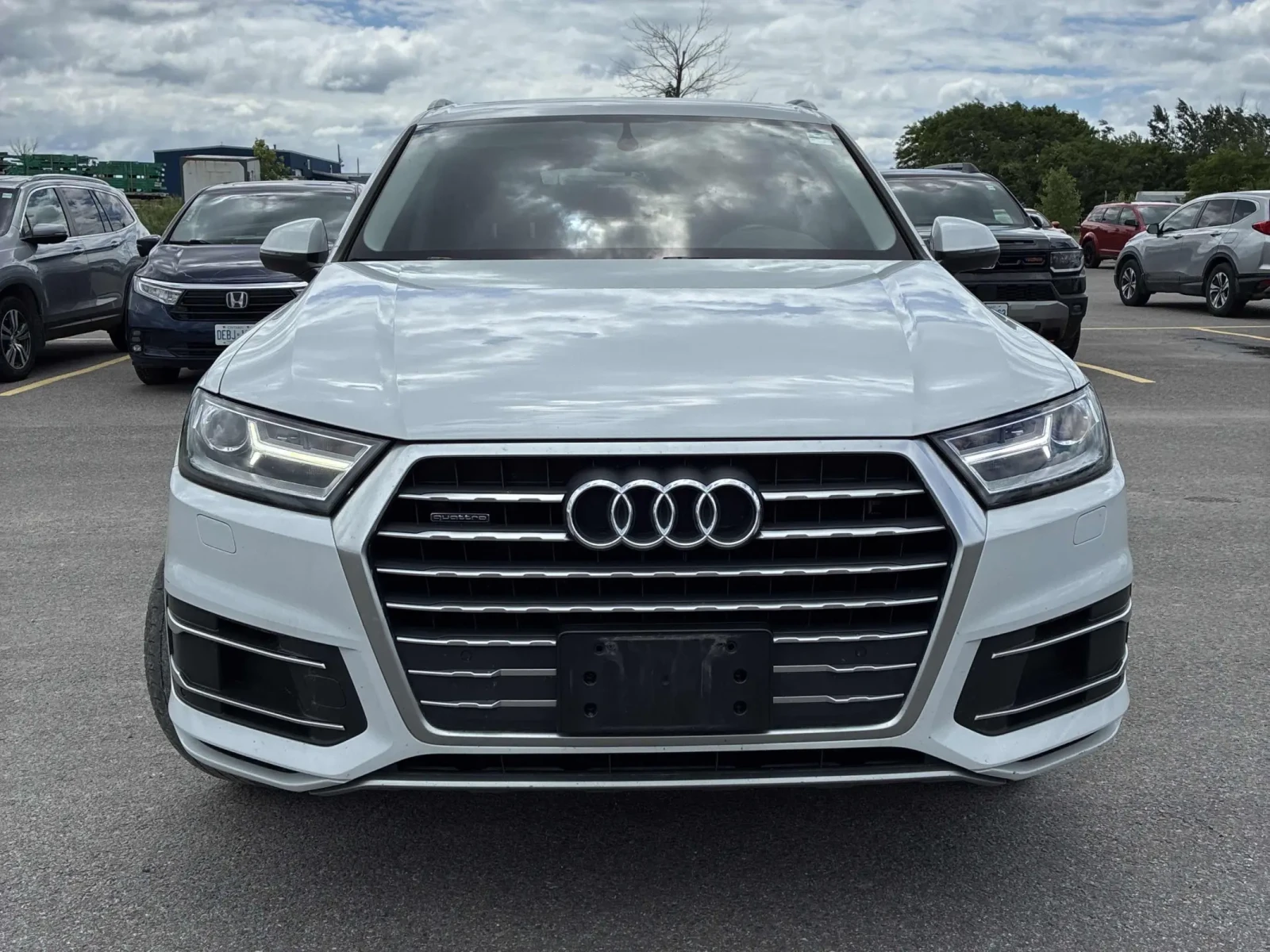 Audi Q7 Komfort * Keyless * CARFAX * АВТО КРЕДИТ * , снимка 2 - Автомобили и джипове - 54974684